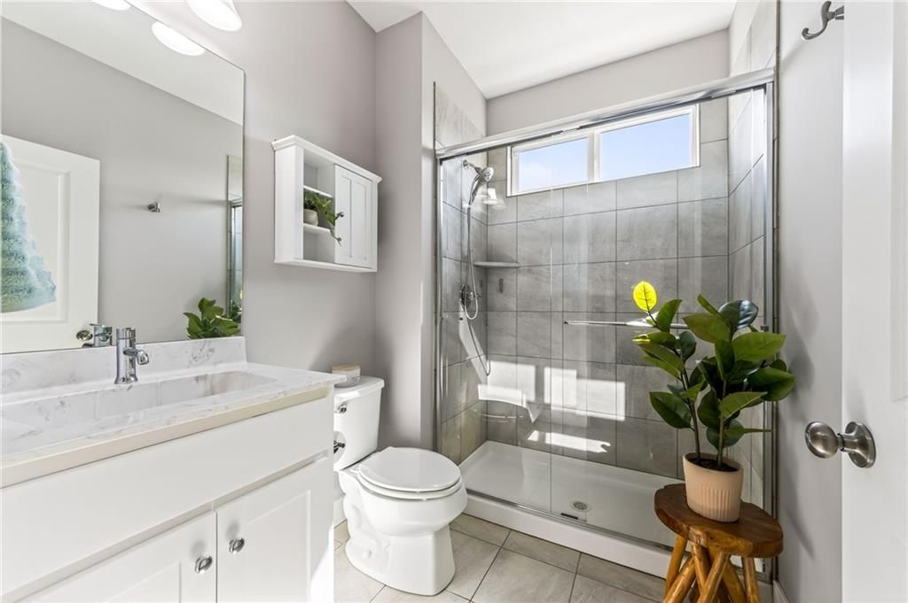Photo 24 of 59 - 8200 N Sycamore Avenue, Kansas City, MO 64158