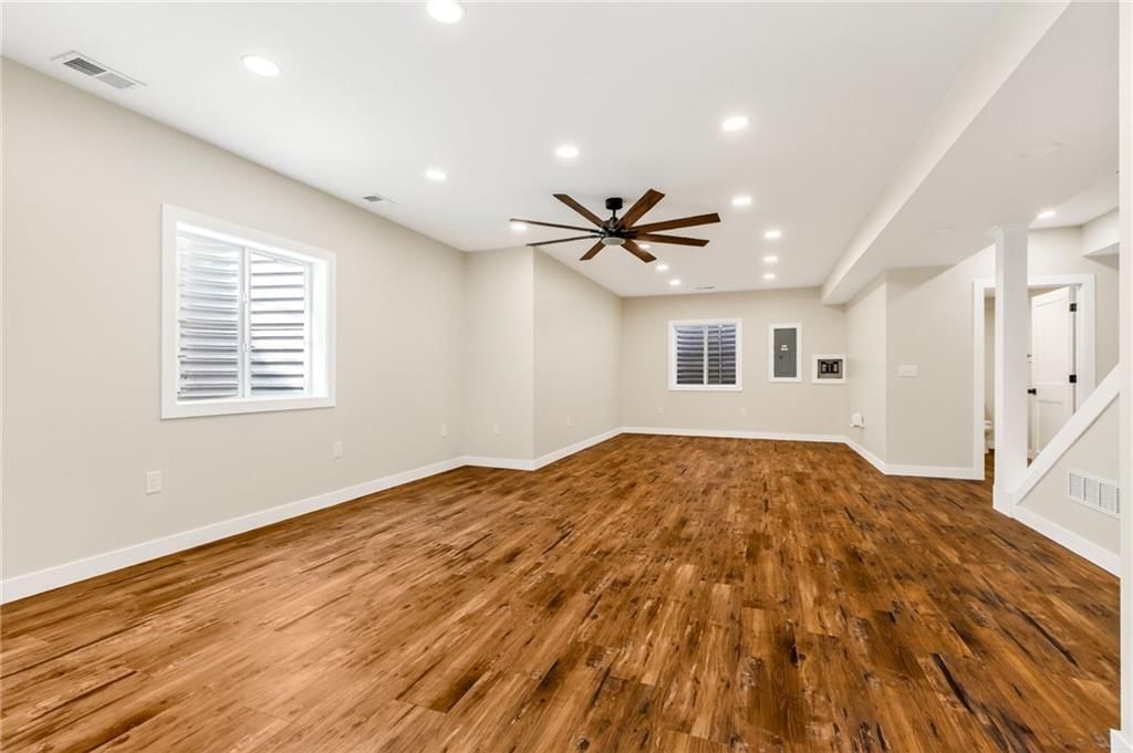 Photo 26 of 59 - 8200 N Sycamore Avenue, Kansas City, MO 64158