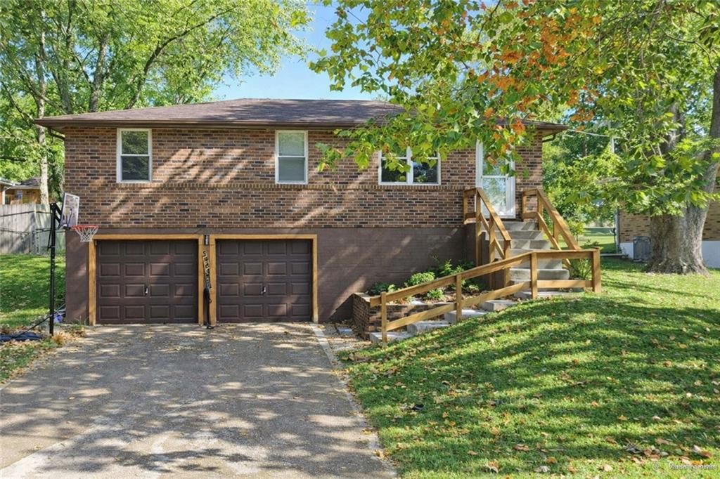 5904 NE 45th Street, Kansas City, MO