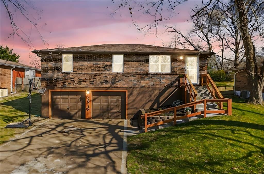 5904 NE 45th Street — photo 2