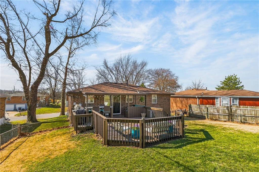 5904 NE 45th Street — photo 3