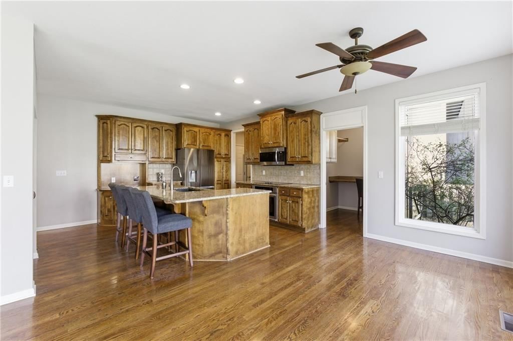 21516 W 99th Street — photo 10