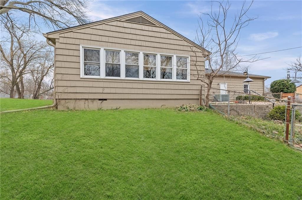5305 N Cypress Avenue — photo 25