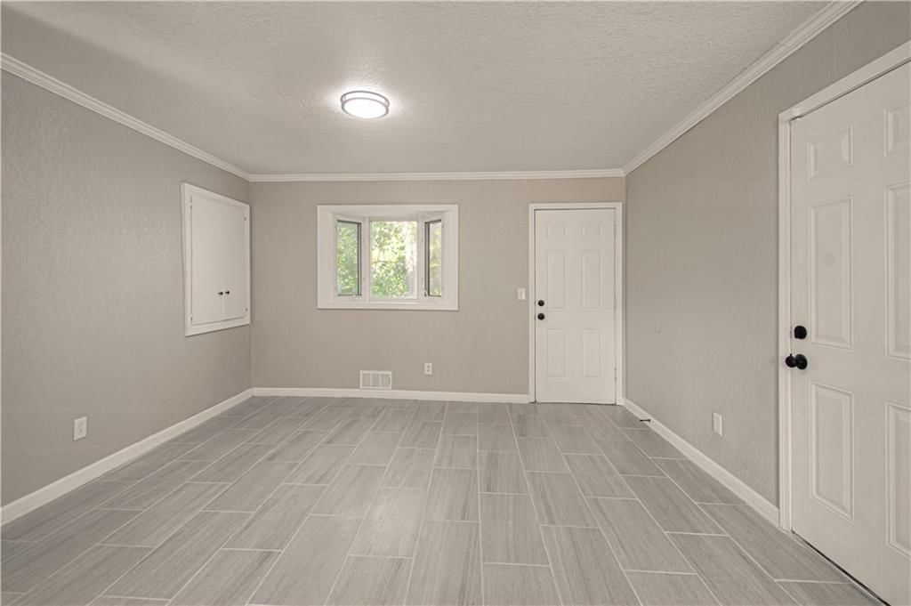 8512 E 85th Street — photo 10
