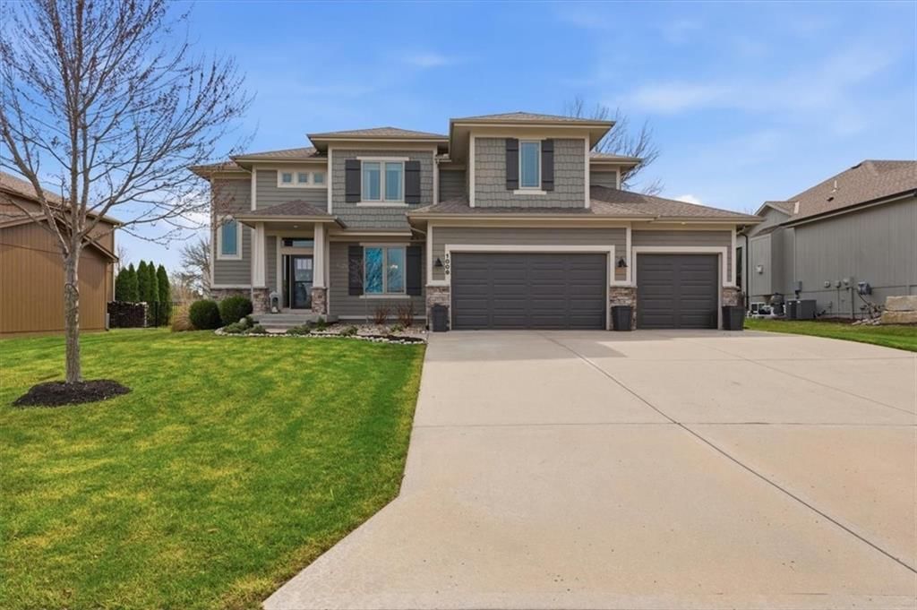 1009 SW Drake Circle, Lee's Summit, MO