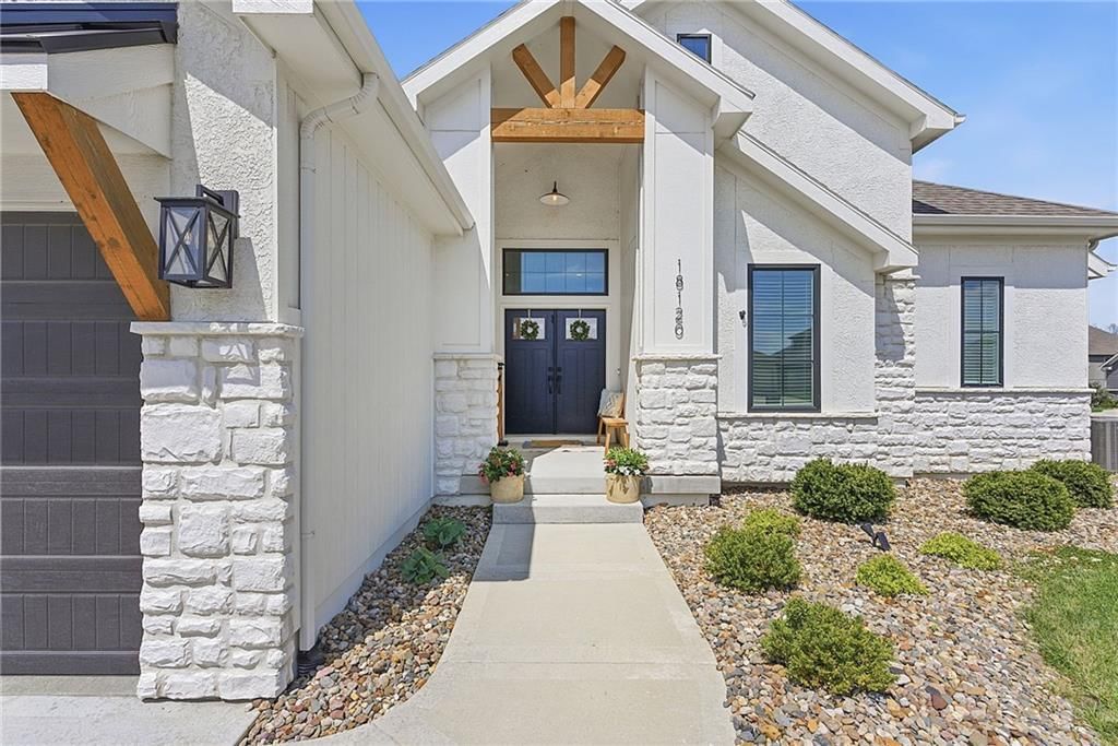 18120 N Peach Blossom Drive — photo 2