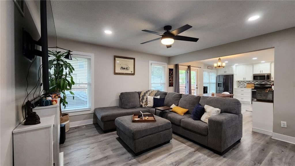 812 Apple Blossom Street — photo 5