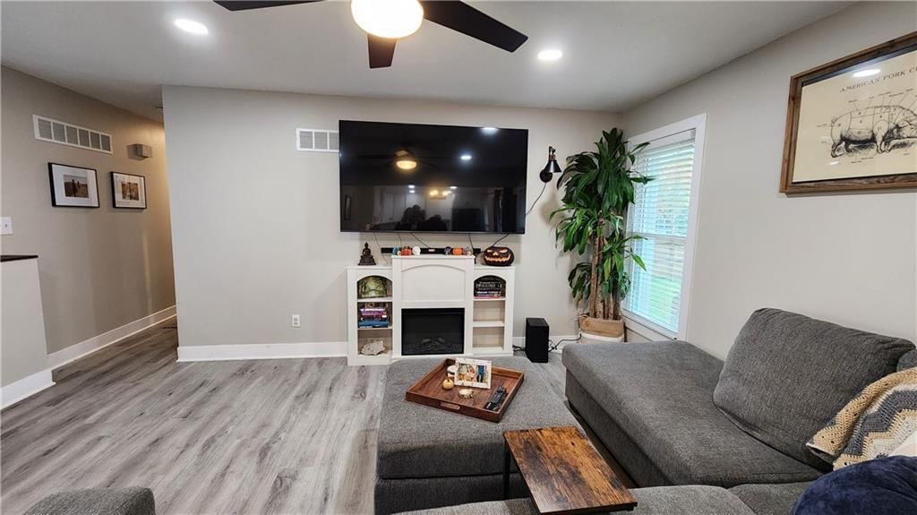 812 Apple Blossom Street — photo 9
