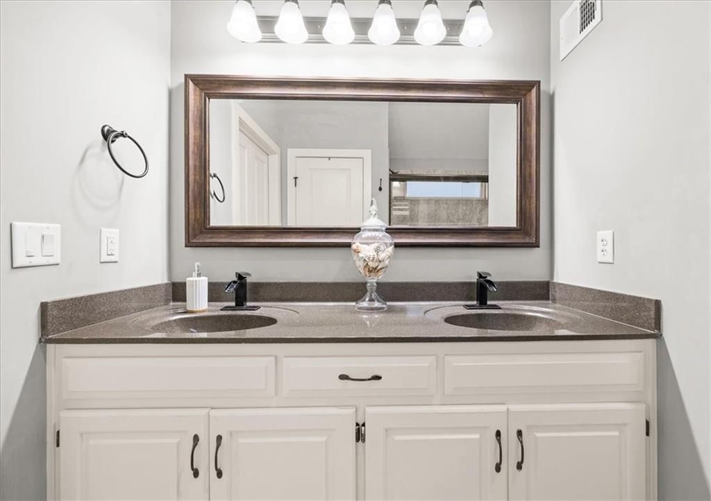 8204 NW 74th Street — photo 12
