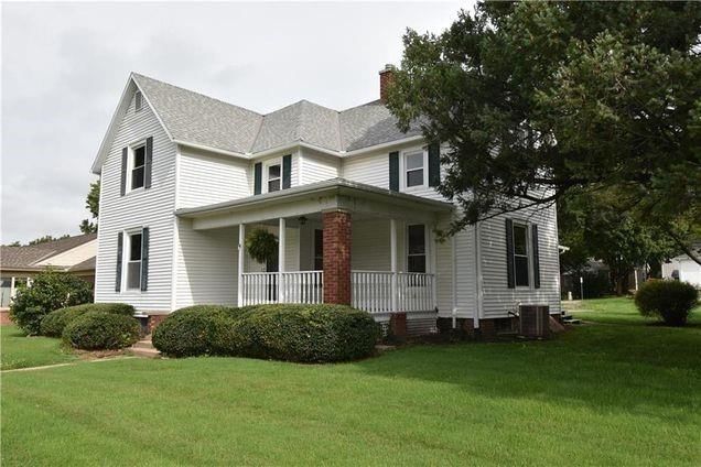 214 E 15th Street, Higginsville, MO