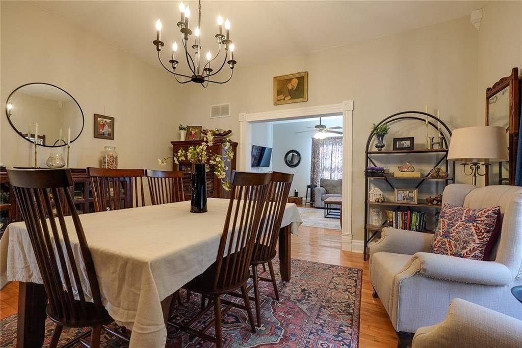 214 E 15th Street — photo 11