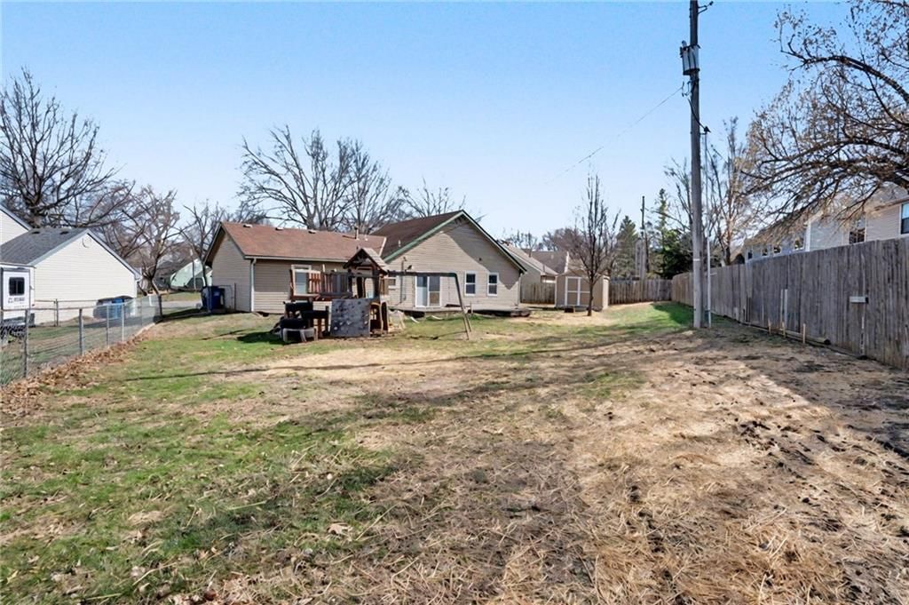 1605 E 21st Place — photo 32
