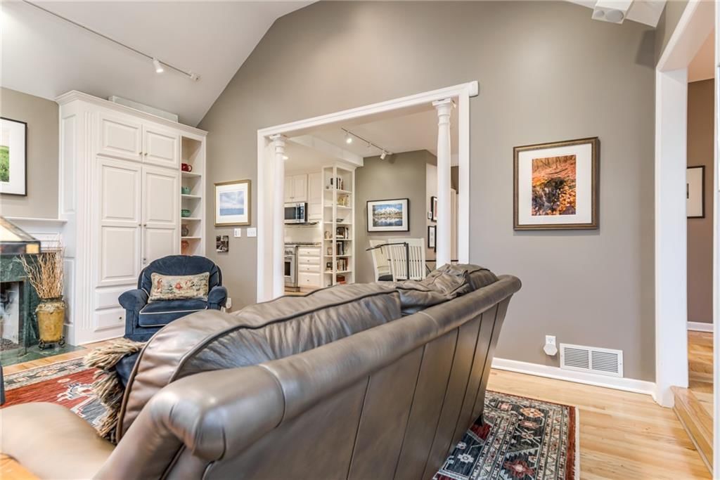 2032 W 96th Street — photo 12