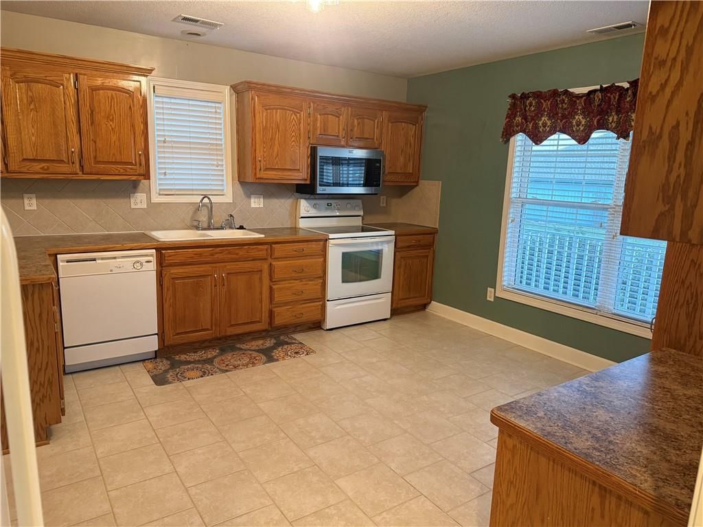 905 MERCURY Way — photo 4