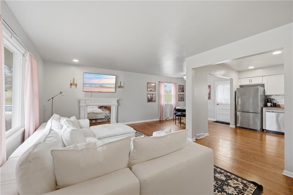4515 S Willis Avenue — photo 3