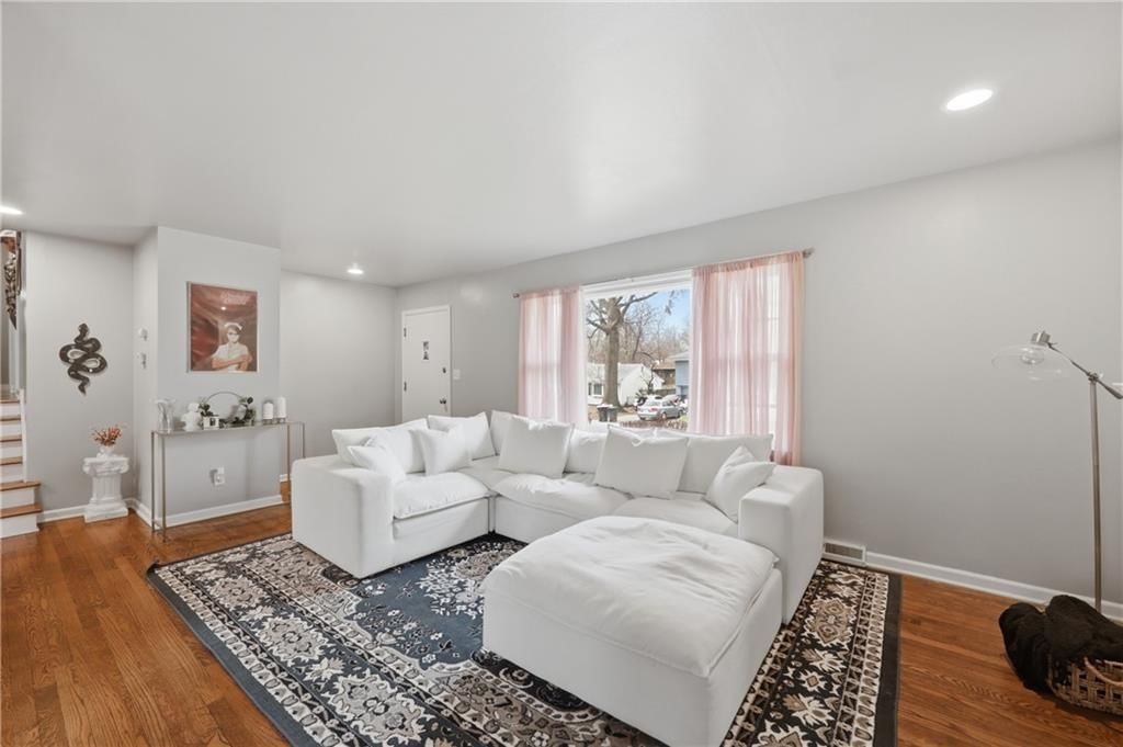 4515 S Willis Avenue — photo 5