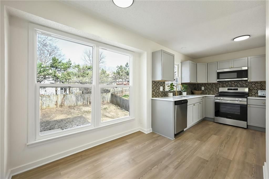 11028 Cypress Avenue — photo 12