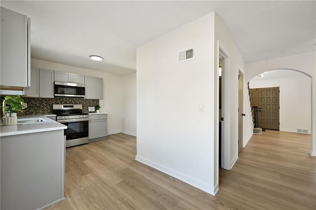 11028 Cypress Avenue — photo 14
