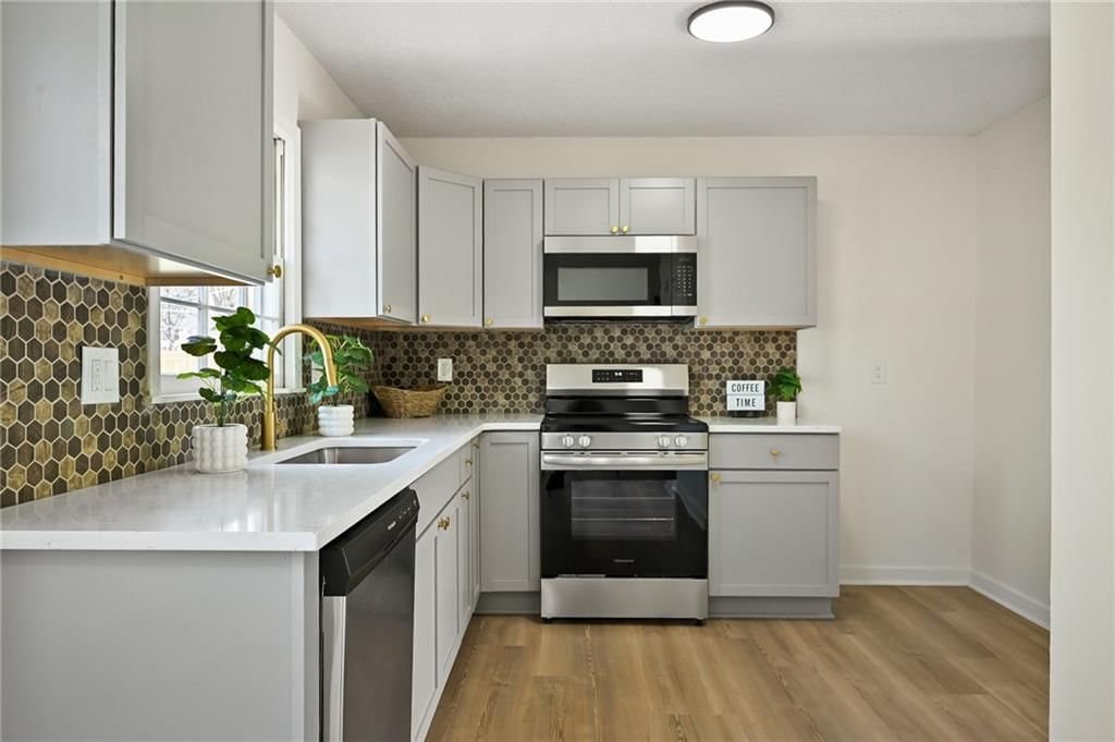 11028 Cypress Avenue — photo 16