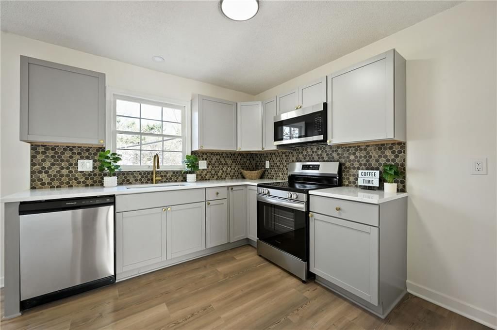 11028 Cypress Avenue — photo 17