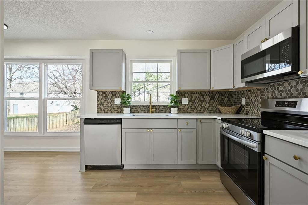 11028 Cypress Avenue — photo 18