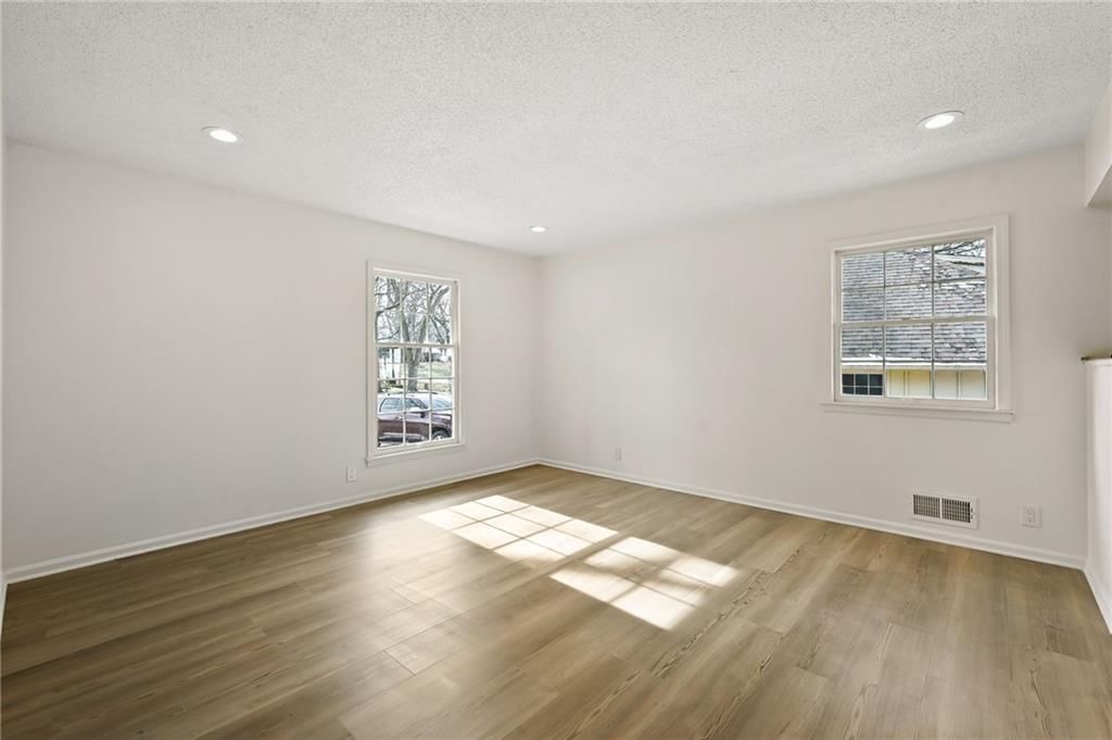 11028 Cypress Avenue — photo 21