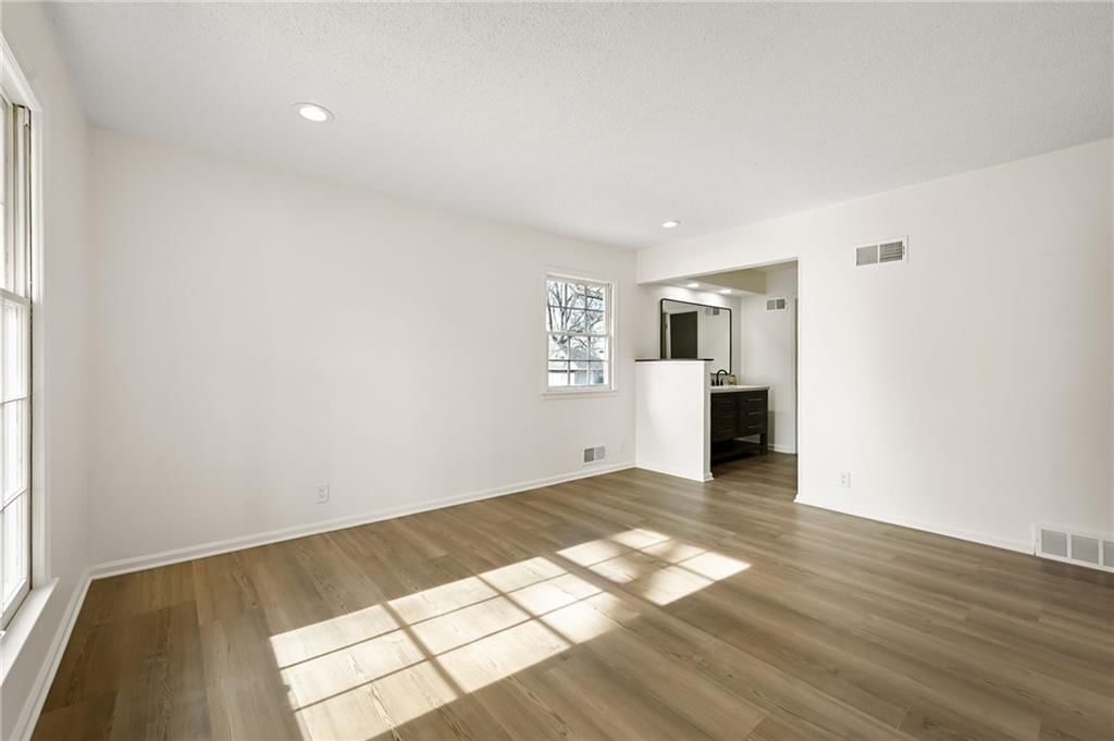 11028 Cypress Avenue — photo 22