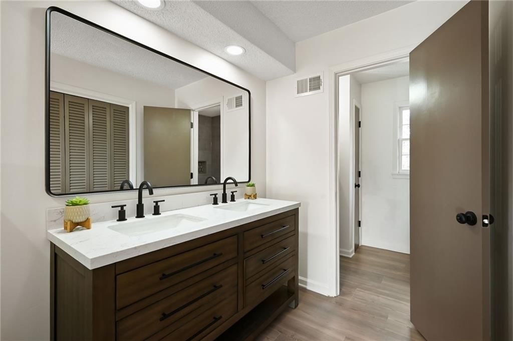 11028 Cypress Avenue — photo 23