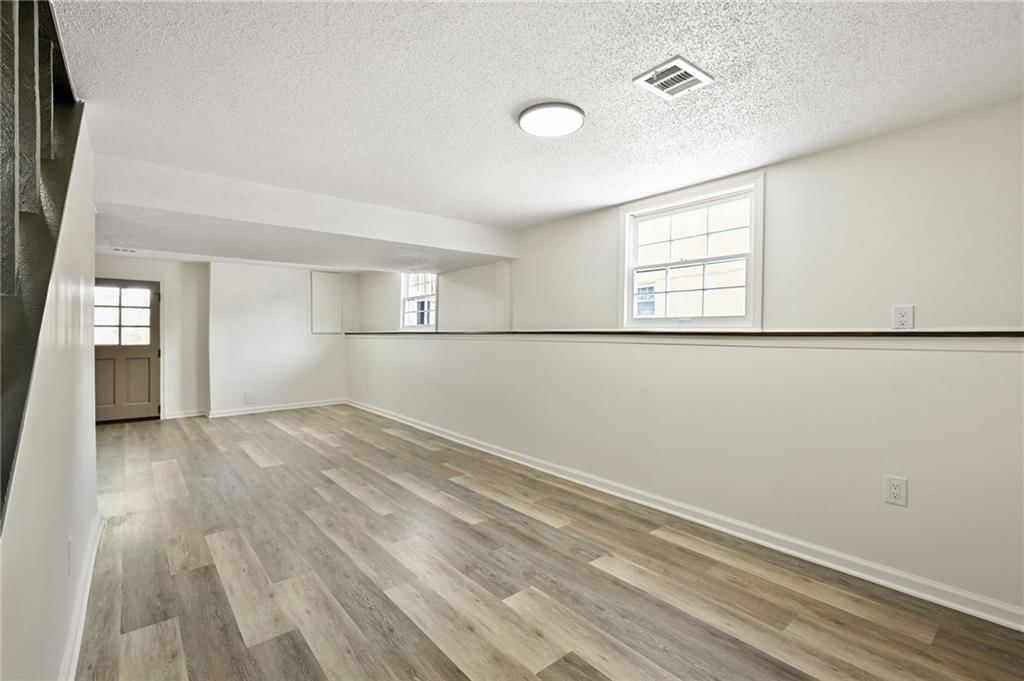 11028 Cypress Avenue — photo 29