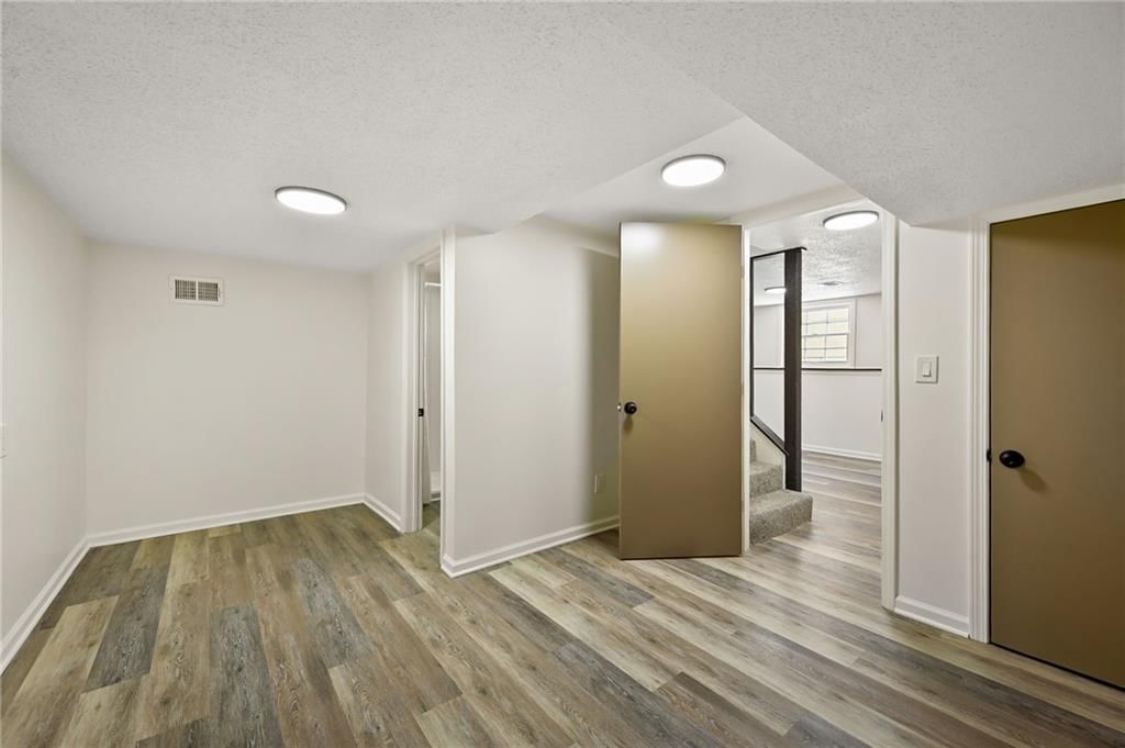 11028 Cypress Avenue — photo 33