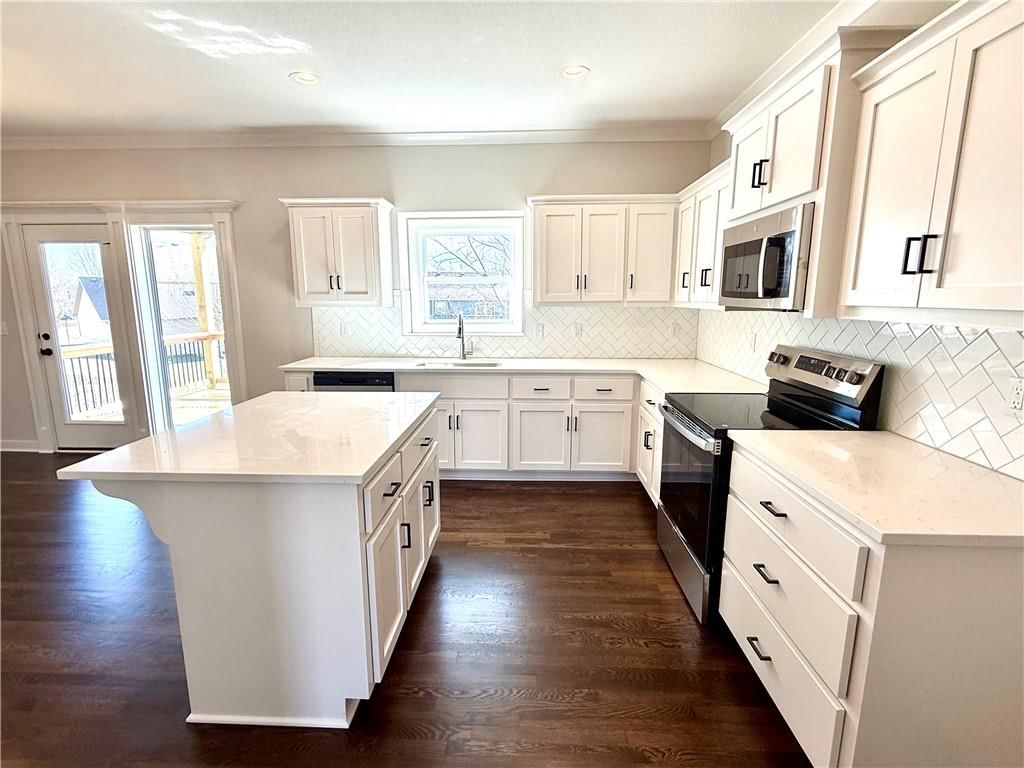 11821 N Wheeling Avenue — photo 4