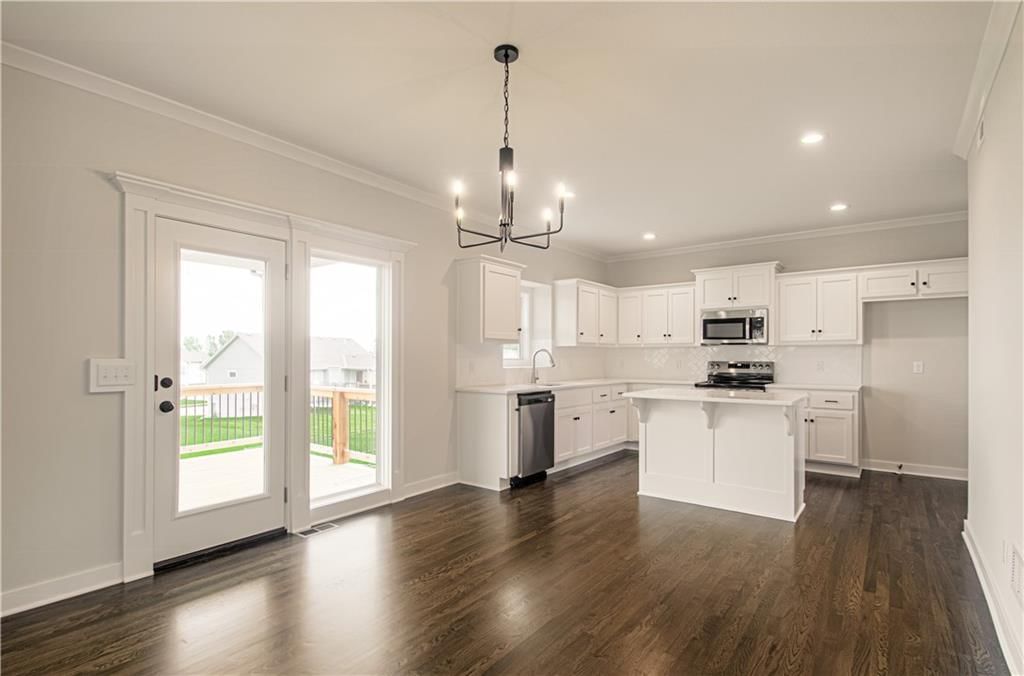 11821 N Wheeling Avenue — photo 17