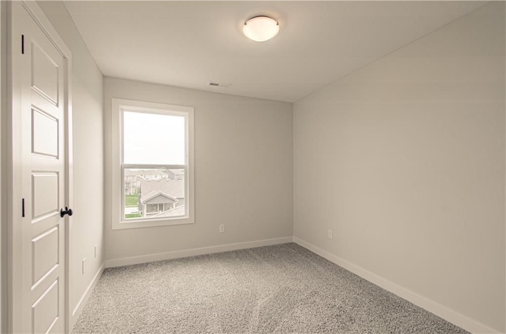 11821 N Wheeling Avenue — photo 31