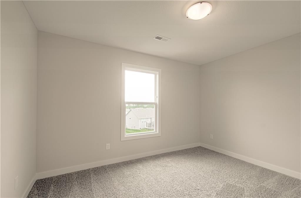 11821 N Wheeling Avenue — photo 32