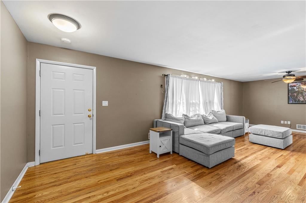 300 E 108th Terrace — photo 2