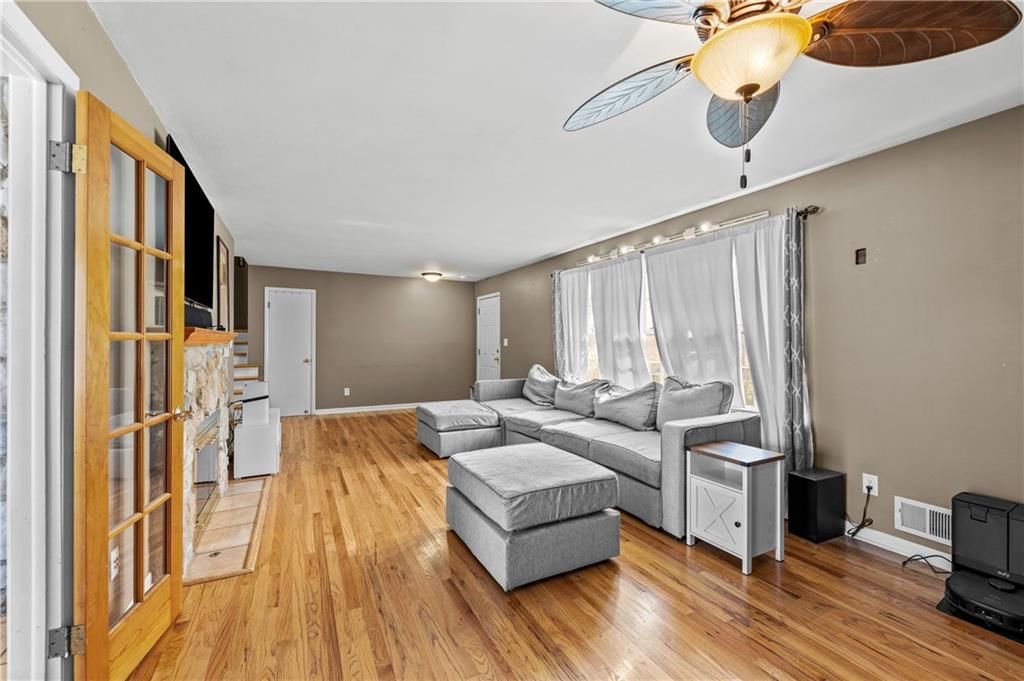 300 E 108th Terrace — photo 3