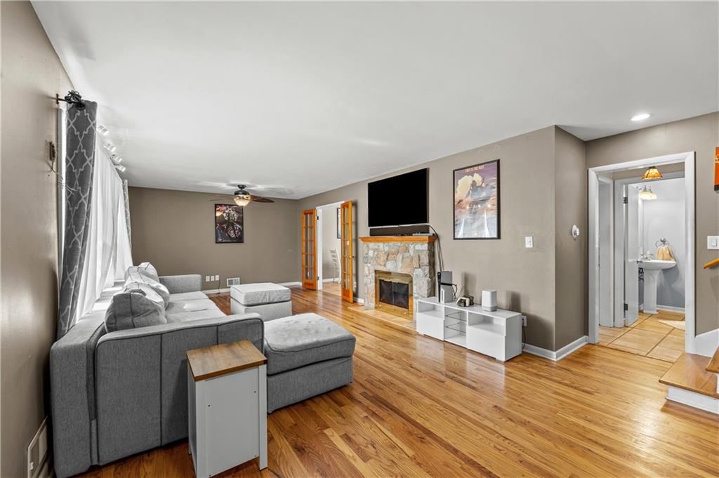 300 E 108th Terrace — photo 4