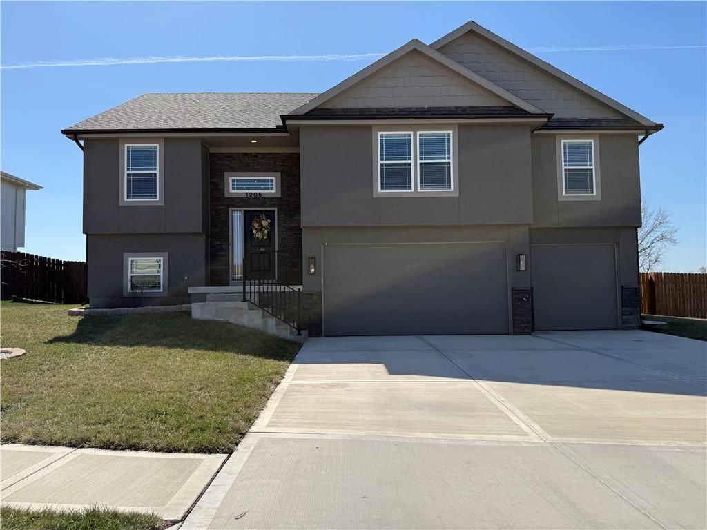 1205 NW 3rd Street, Oak Grove, MO