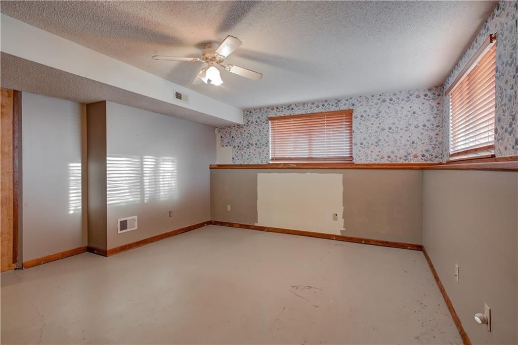 202 N Texas Street — photo 32