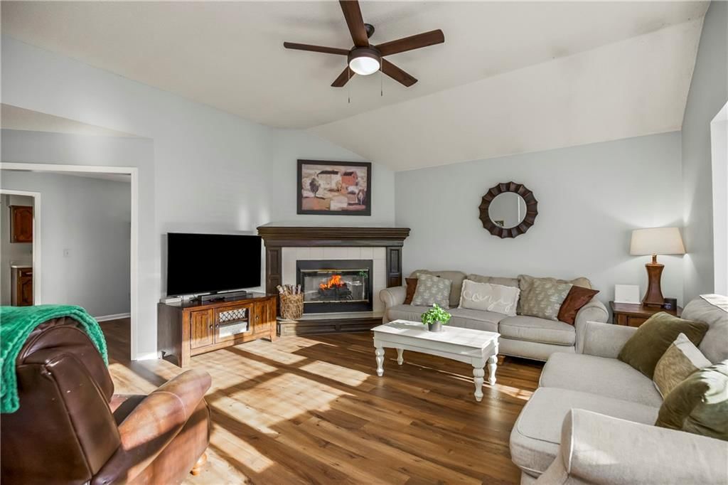 6272 N Holly Street — photo 4