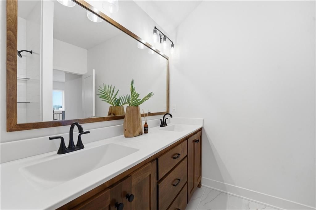 10411 N Liberty Street — photo 35