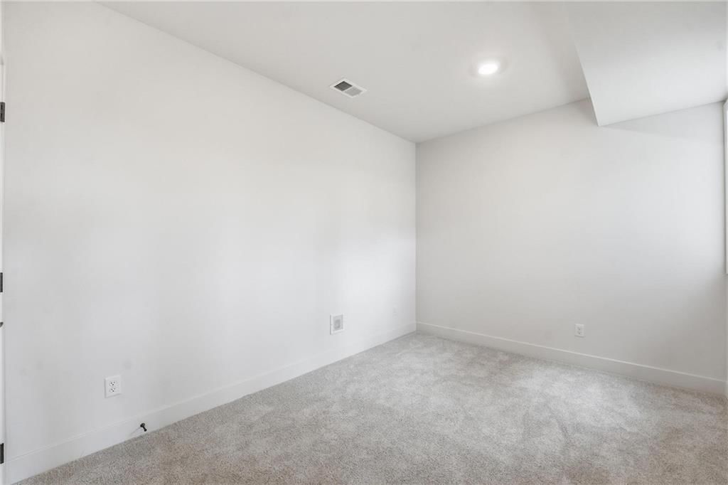 10411 N Liberty Street — photo 51