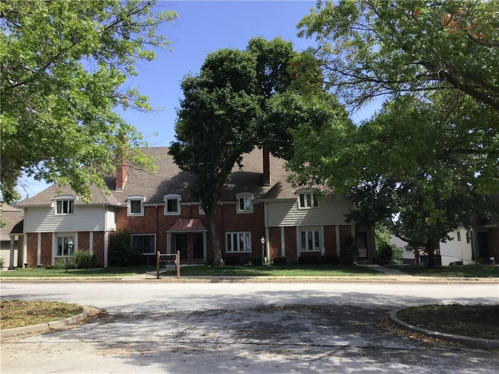 8395 NW WAUKOMIS Drive, Kansas City, MO