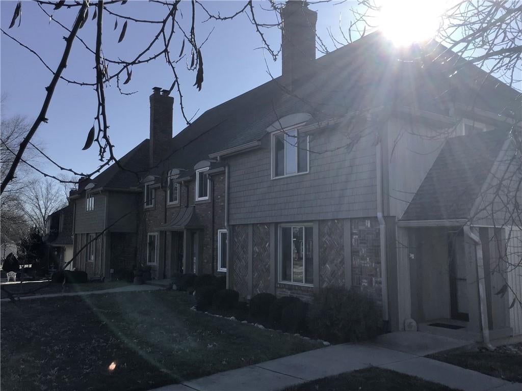 8395 NW WAUKOMIS Drive, Kansas City, MO: listing photo 2