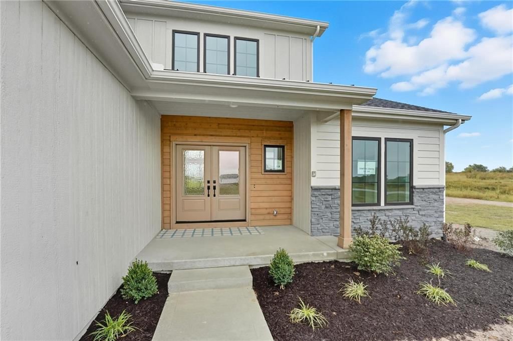 10407 N Liberty Street — photo 2