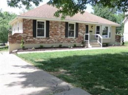 10716 BELLAIRE Avenue — photo 2