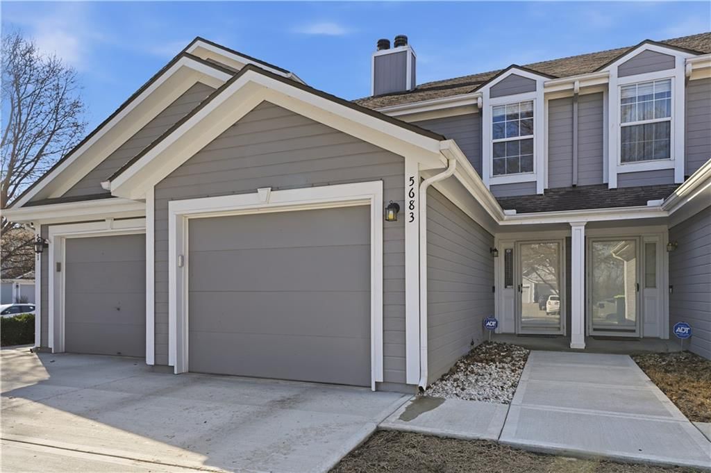5683 NW Plantation Lane, Lee's Summit, MO