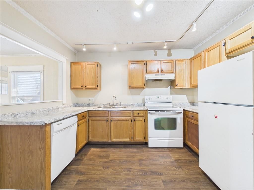 2424 Norton Avenue — photo 7