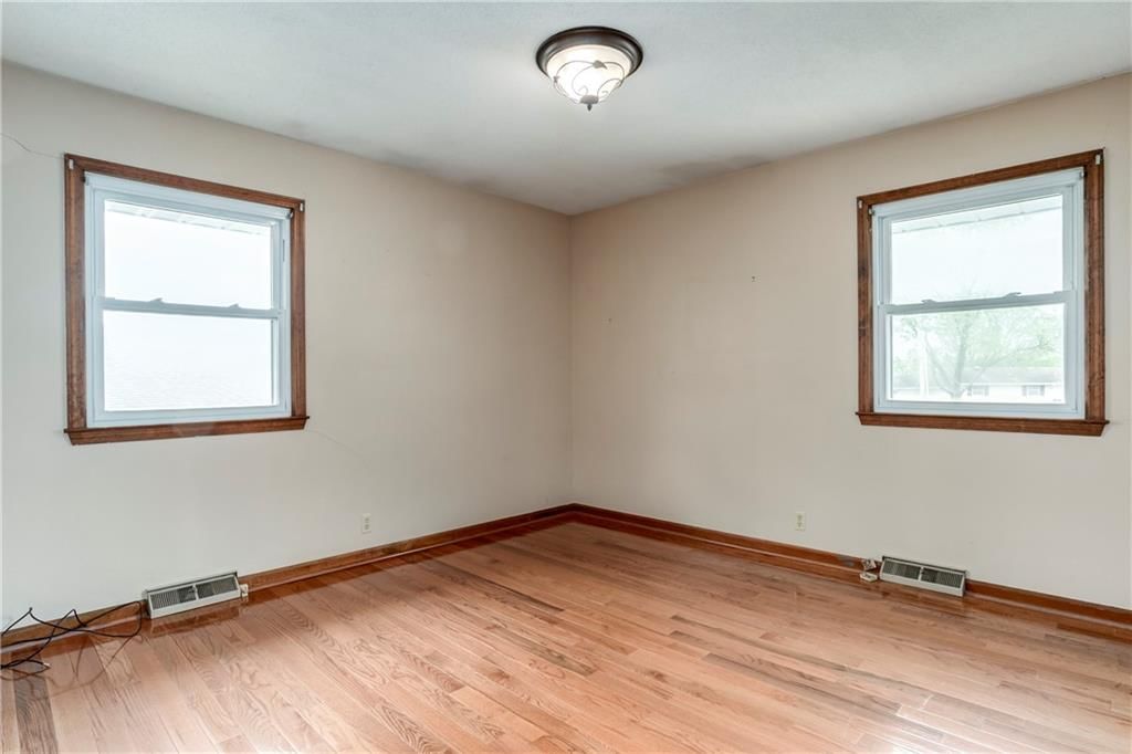 881 E 1st Street — photo 14