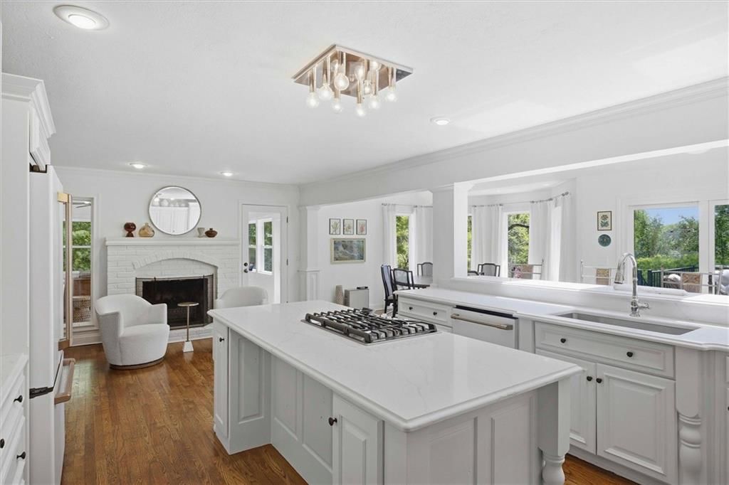 4245 W 124th Terrace — photo 8